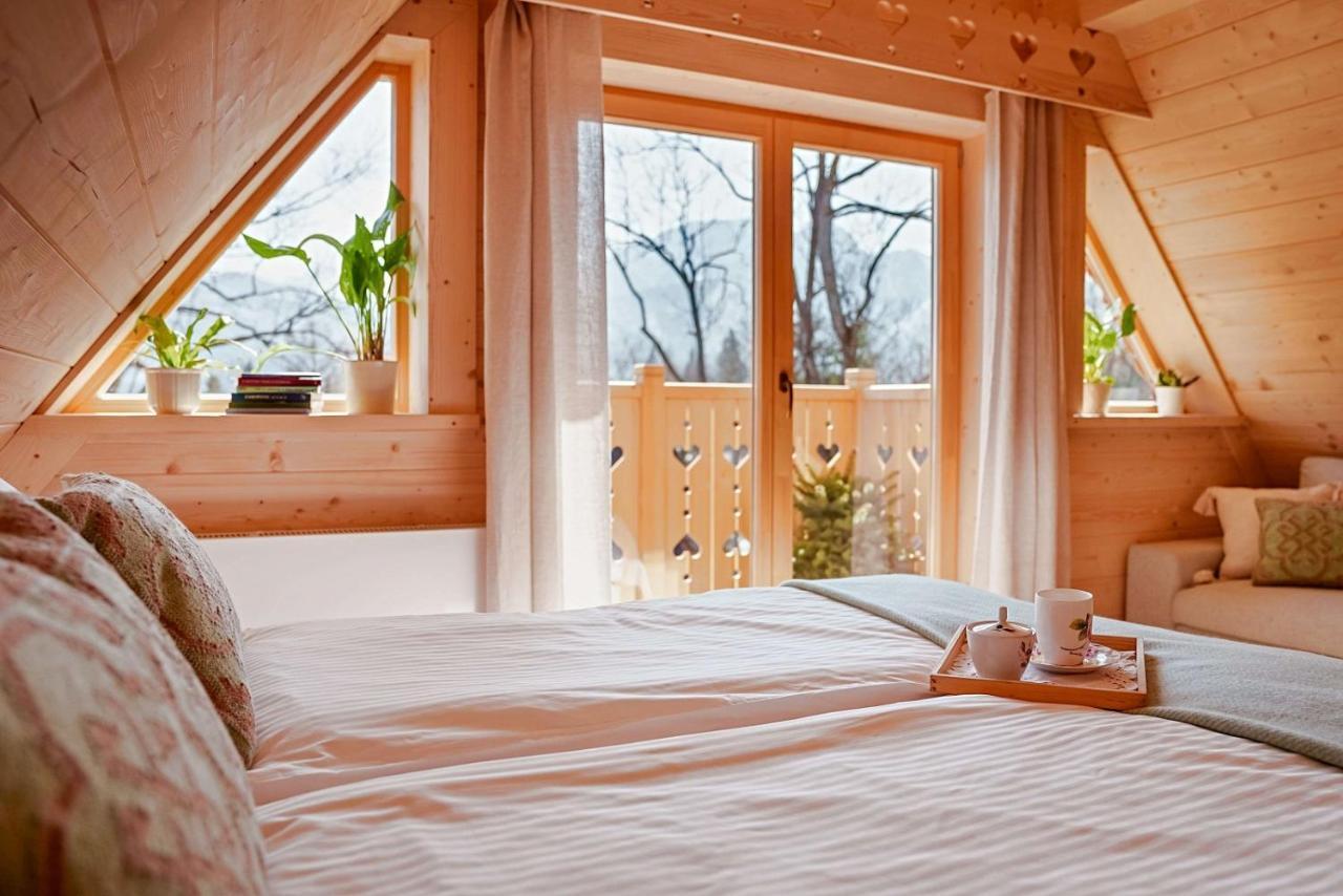 Deluxe cottage mountain views