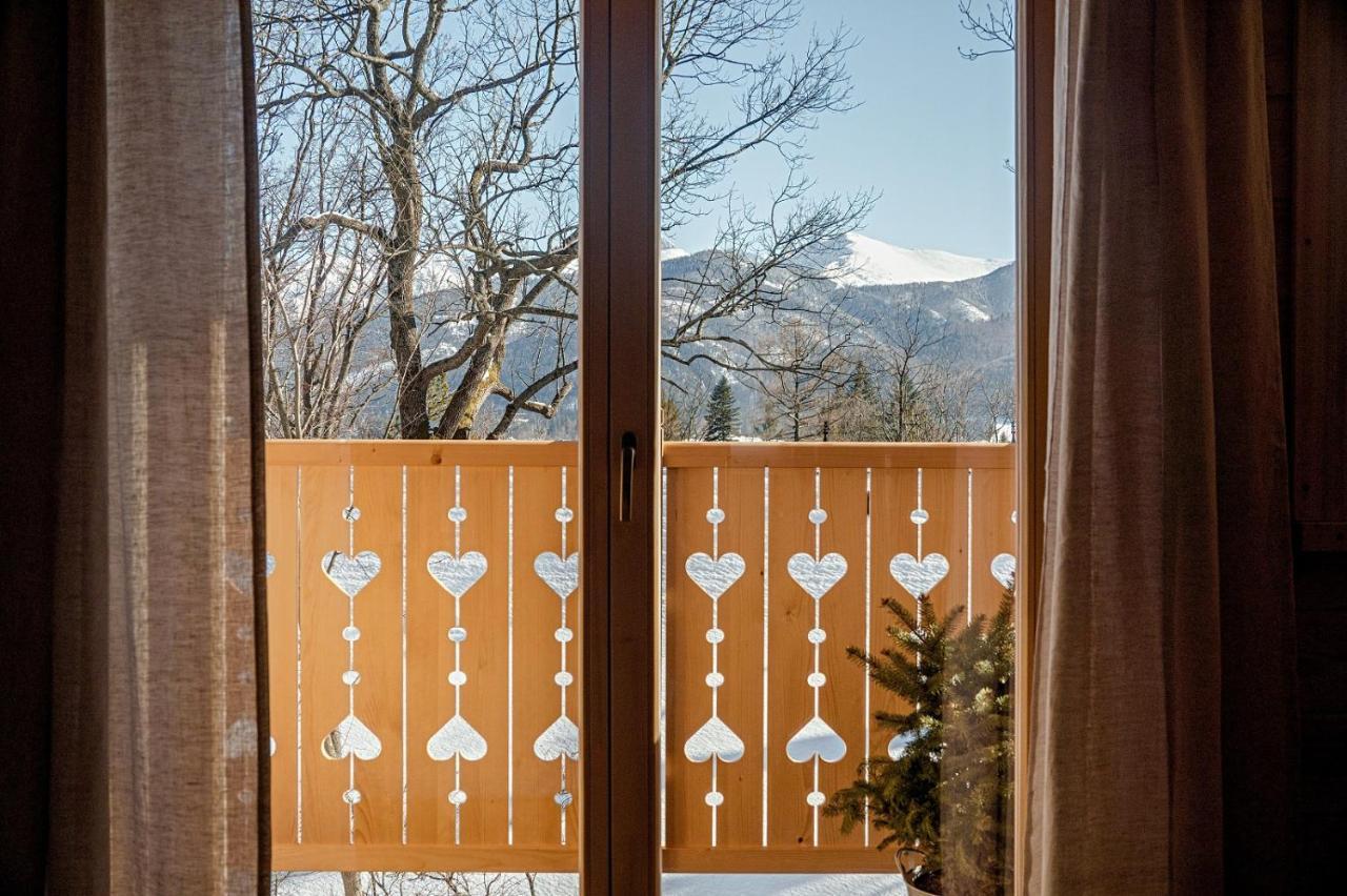 Deluxe cottage mountain views
