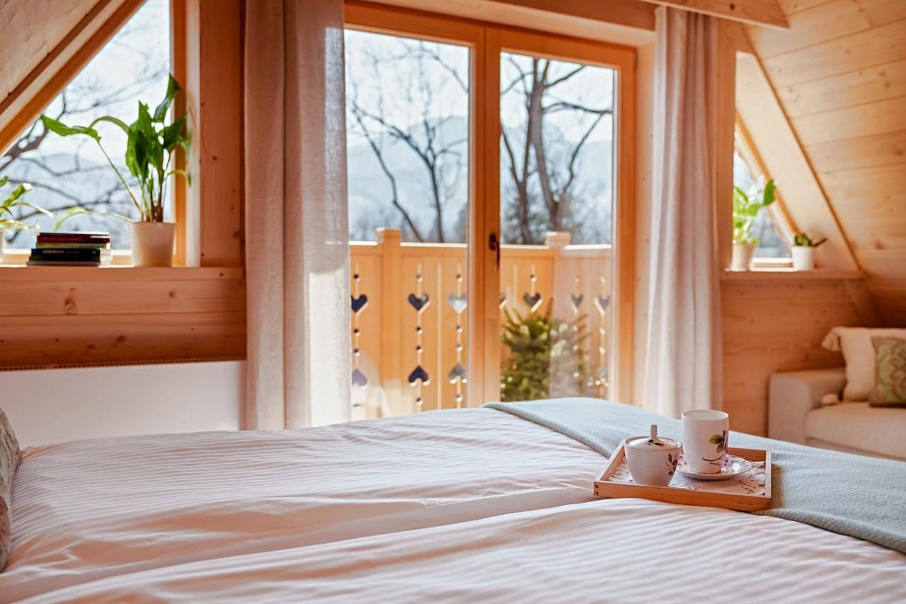 Deluxe cottage mountain views