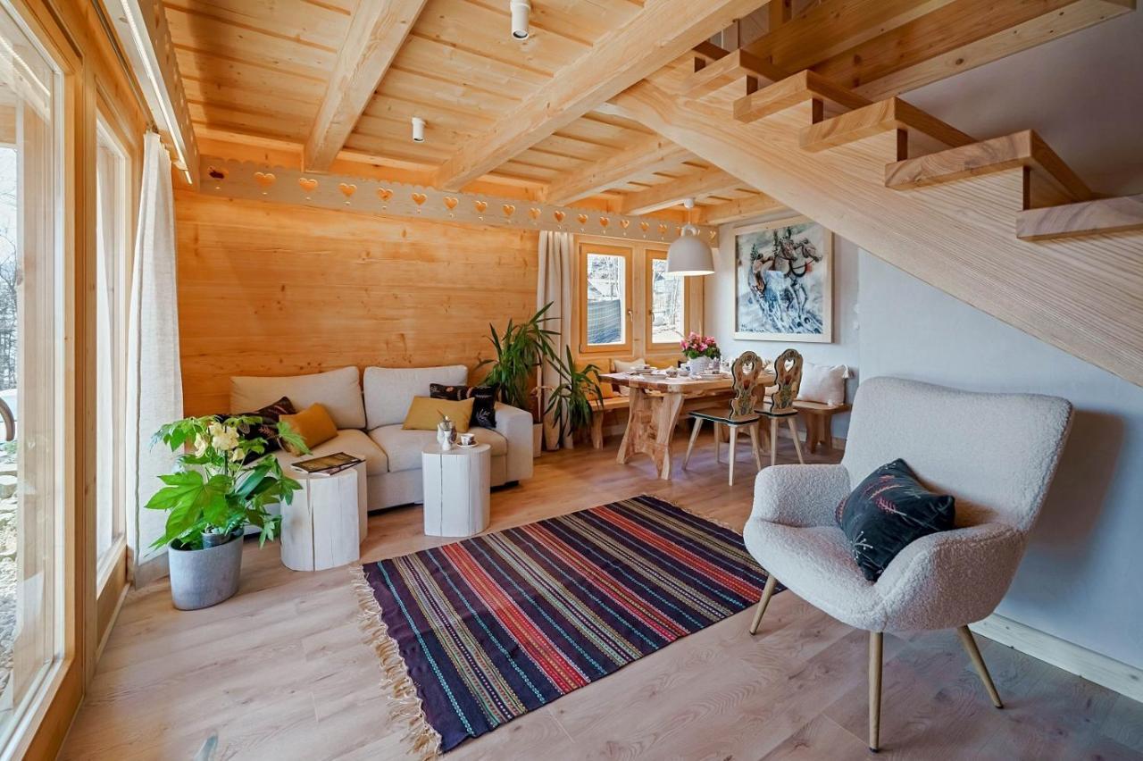 Deluxe cottage mountain views