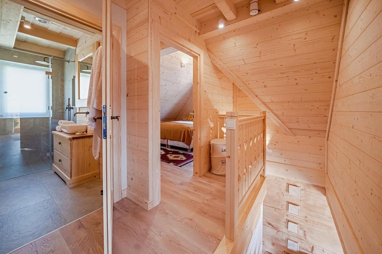Deluxe cottage mountain views