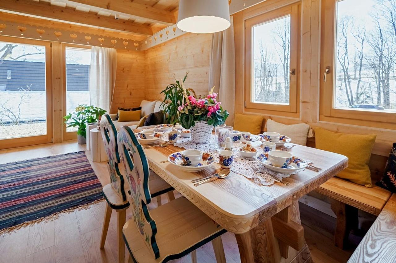Deluxe cottage mountain views