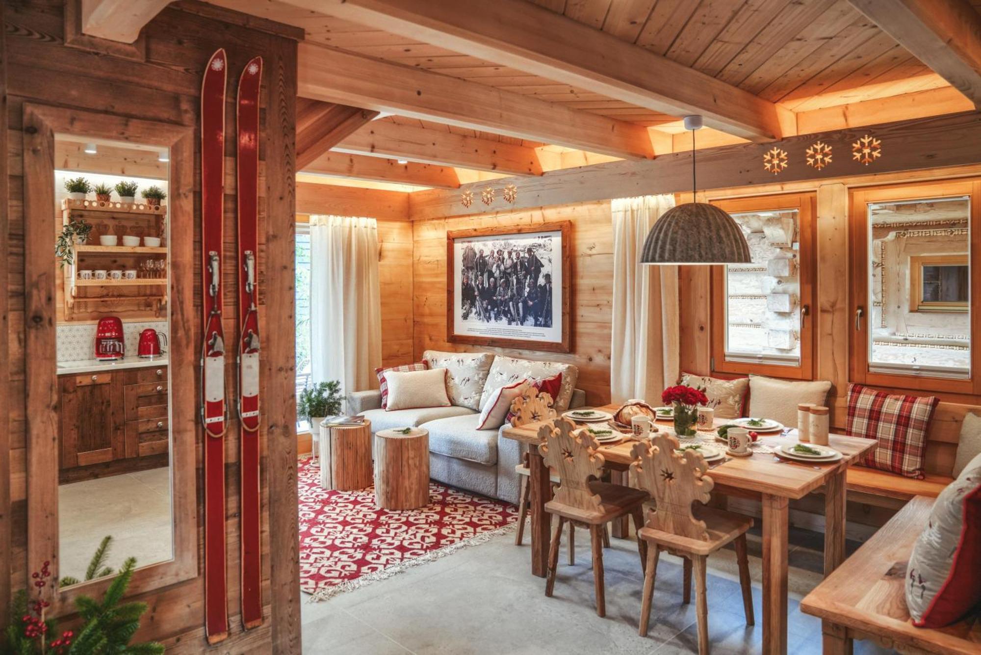 Deluxe cottage a terrace mountain views