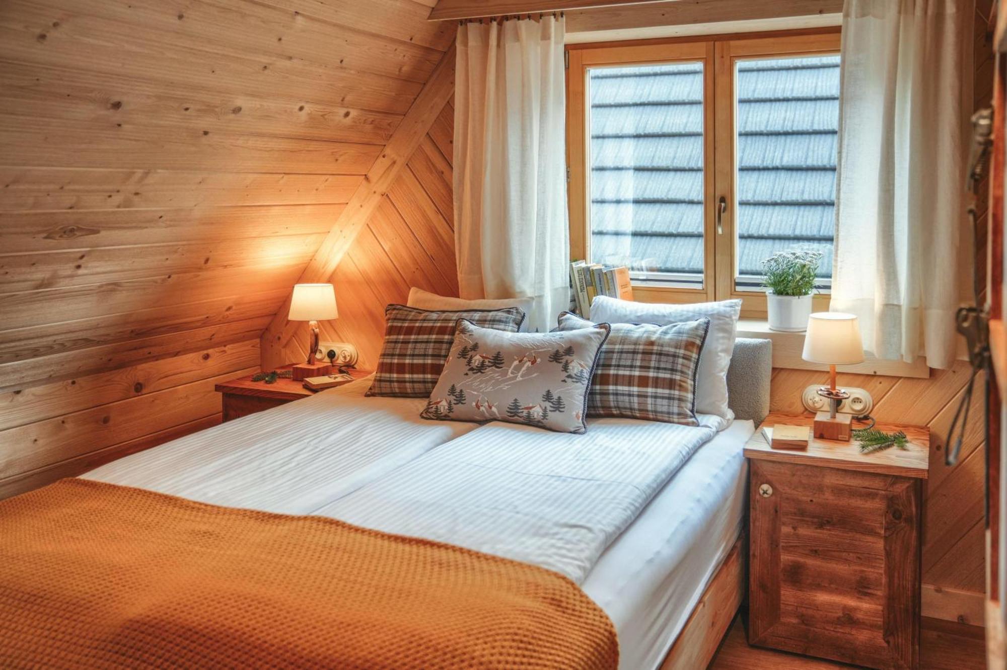 Deluxe cottage a terrace mountain views
