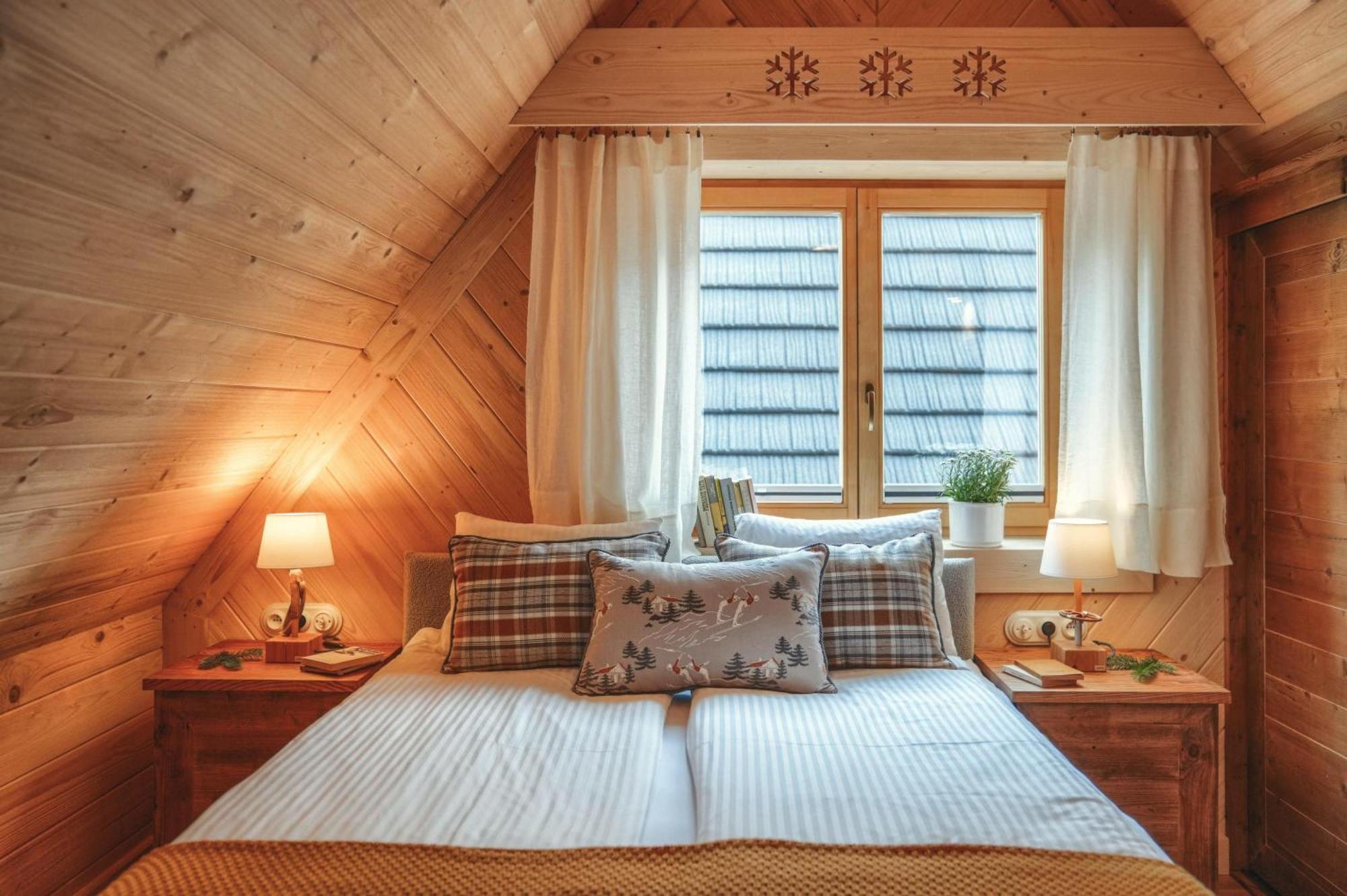 Deluxe cottage a terrace mountain views