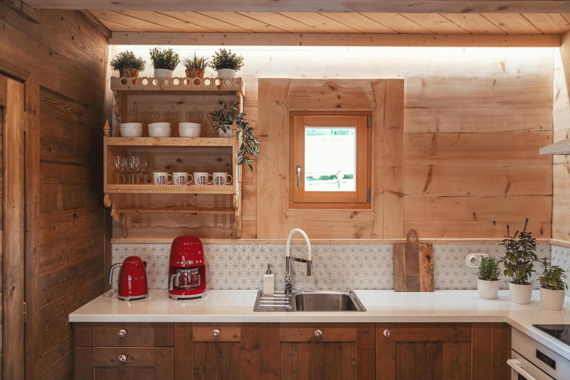 Deluxe cottage a terrace mountain views