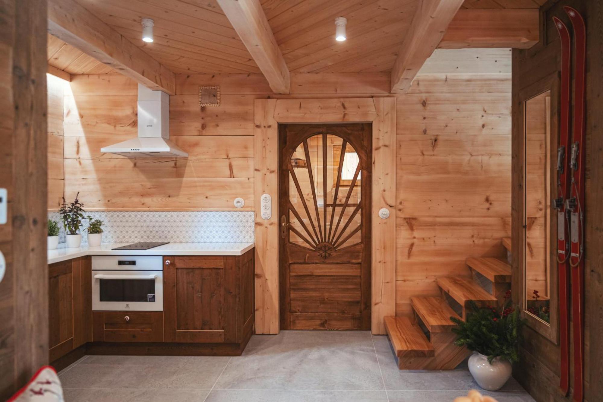 Deluxe cottage a terrace mountain views