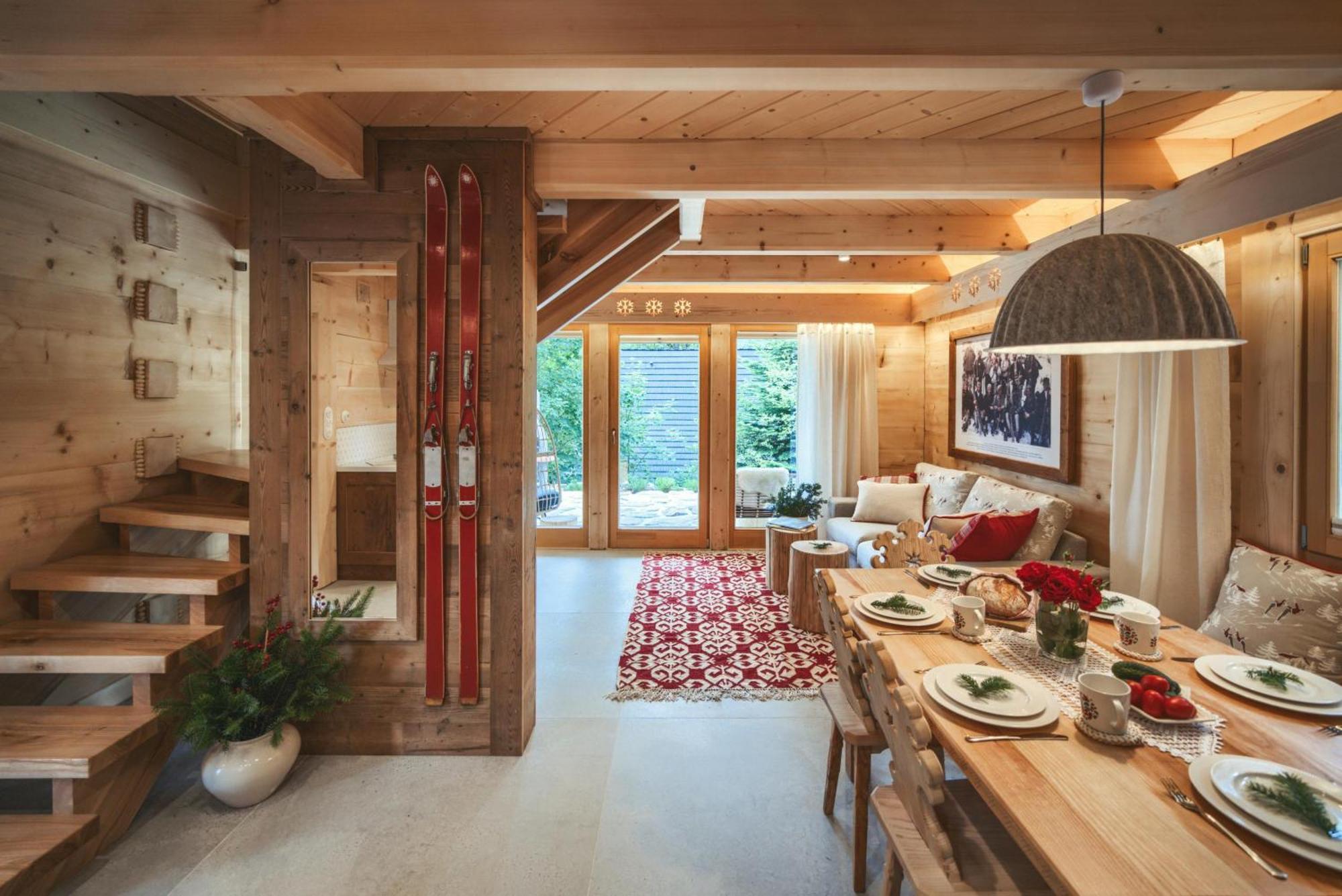 Deluxe cottage a terrace mountain views