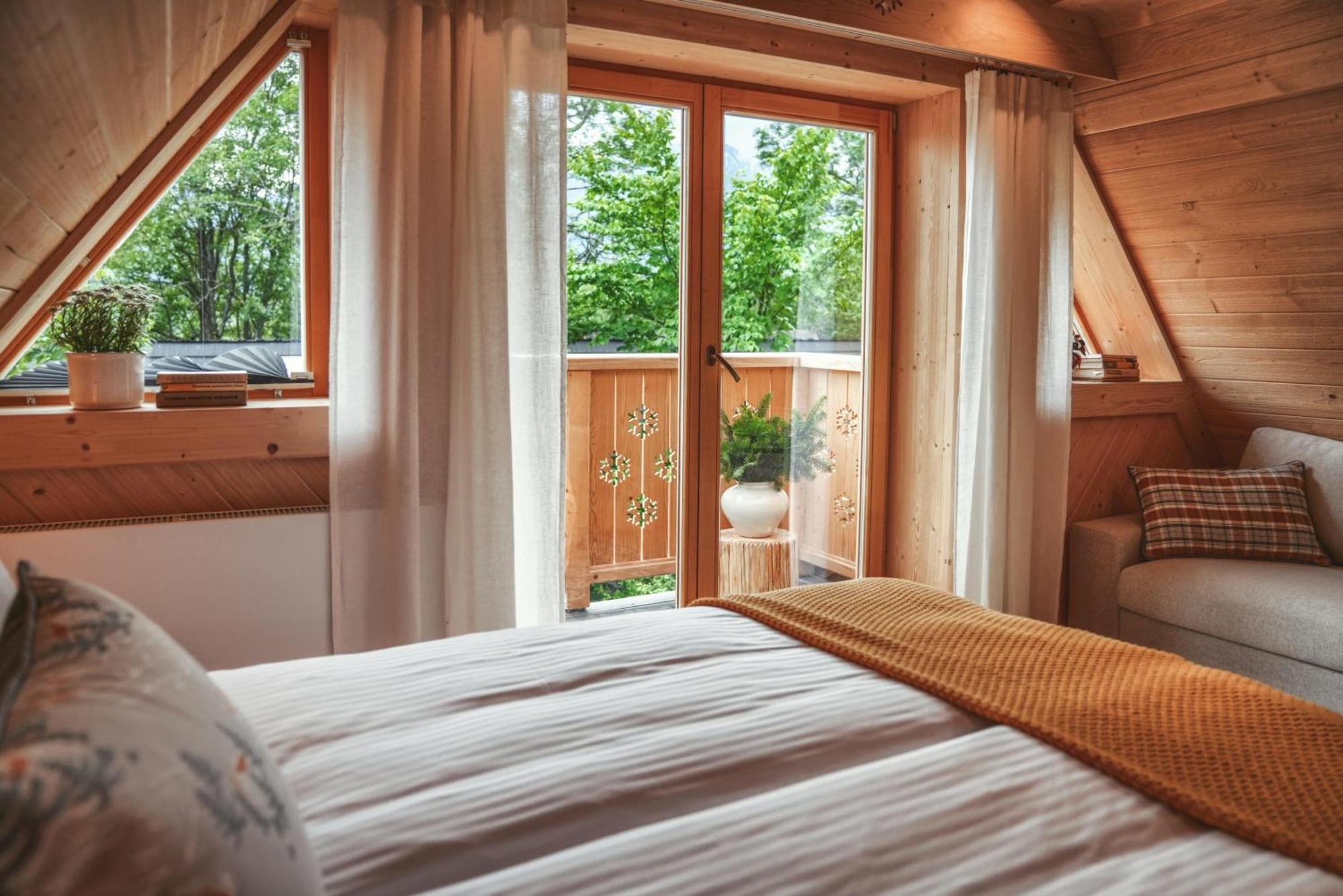 Deluxe cottage a terrace mountain views