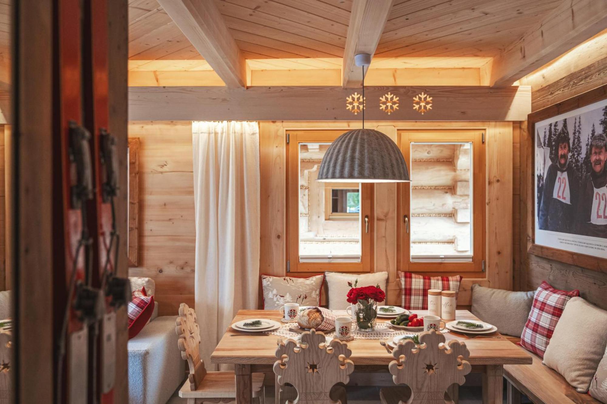 Deluxe cottage a terrace mountain views