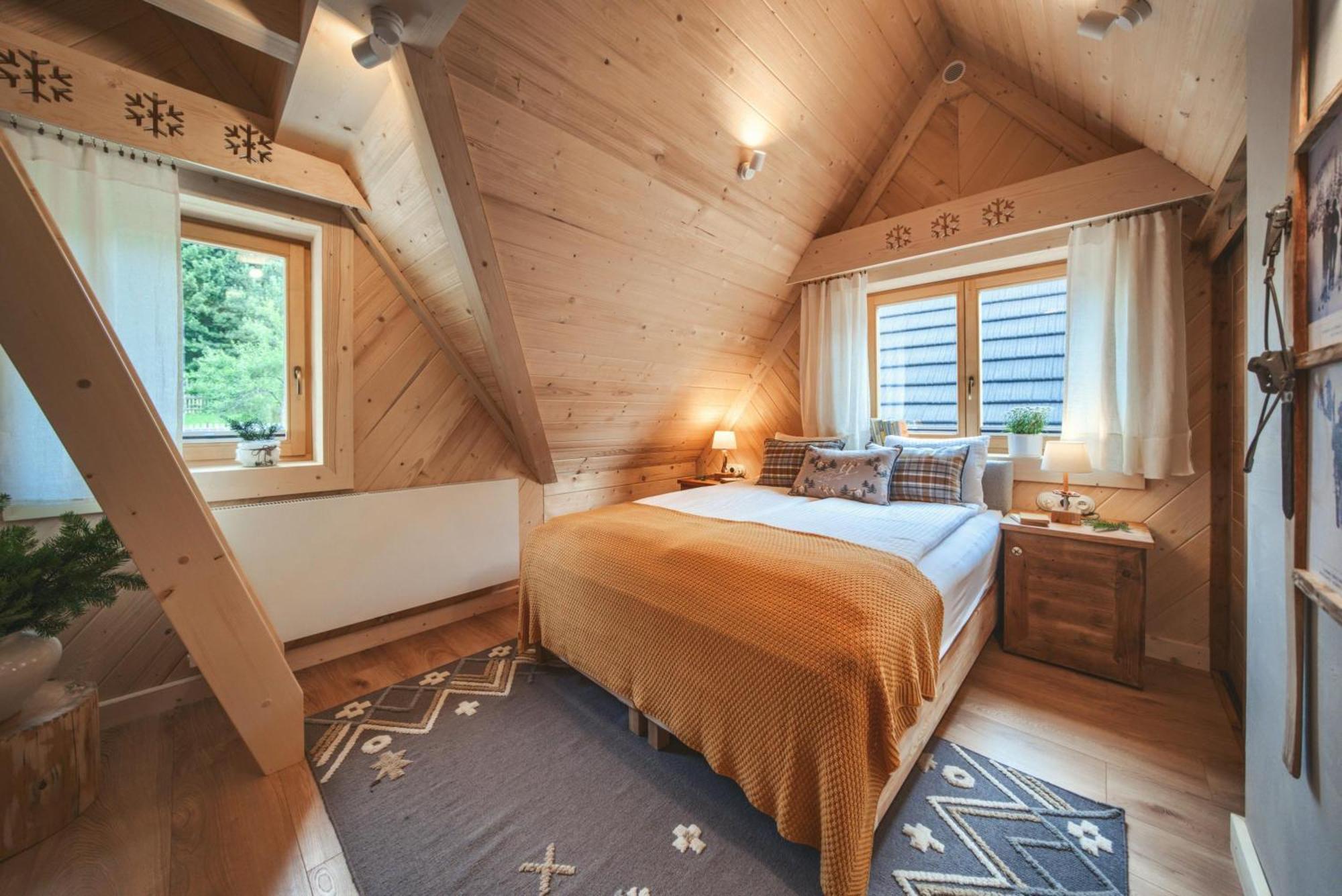 Deluxe cottage a terrace mountain views