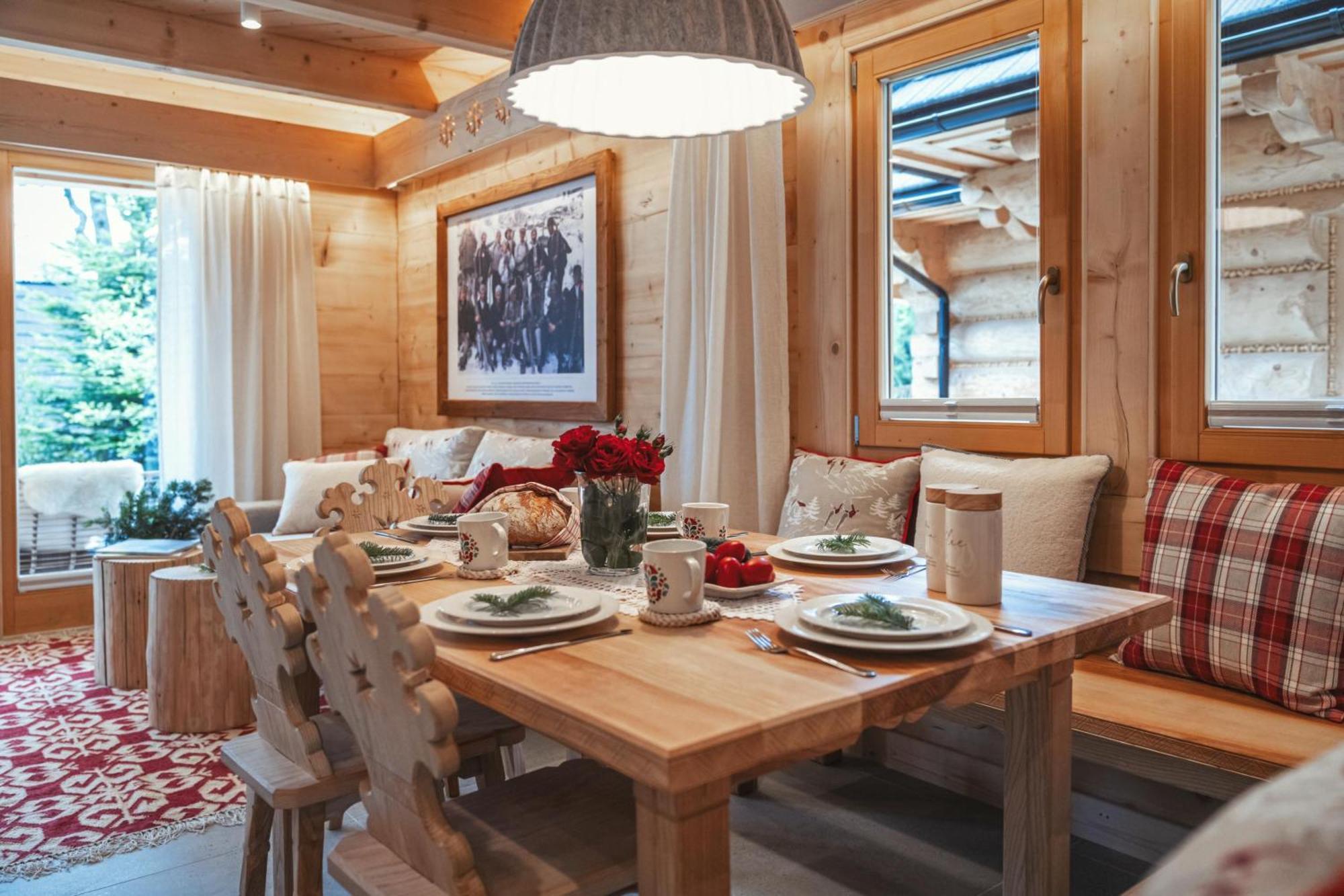 Deluxe cottage a terrace mountain views