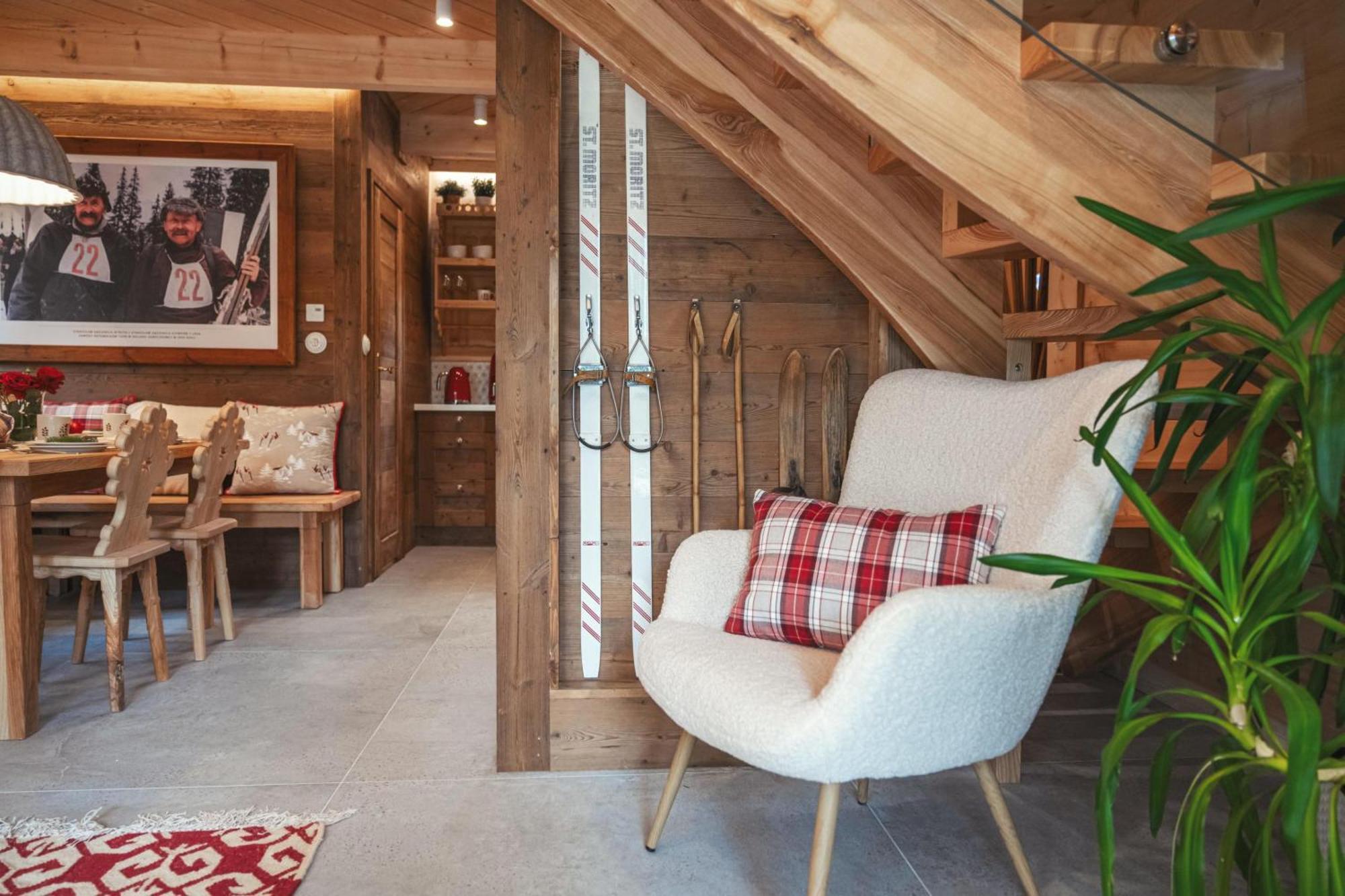 Deluxe cottage a terrace mountain views