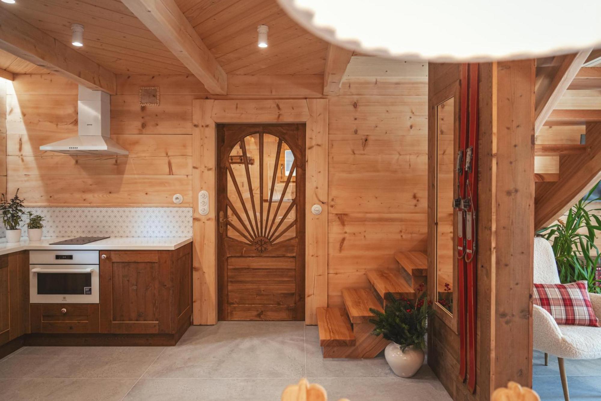 Deluxe cottage a terrace mountain views