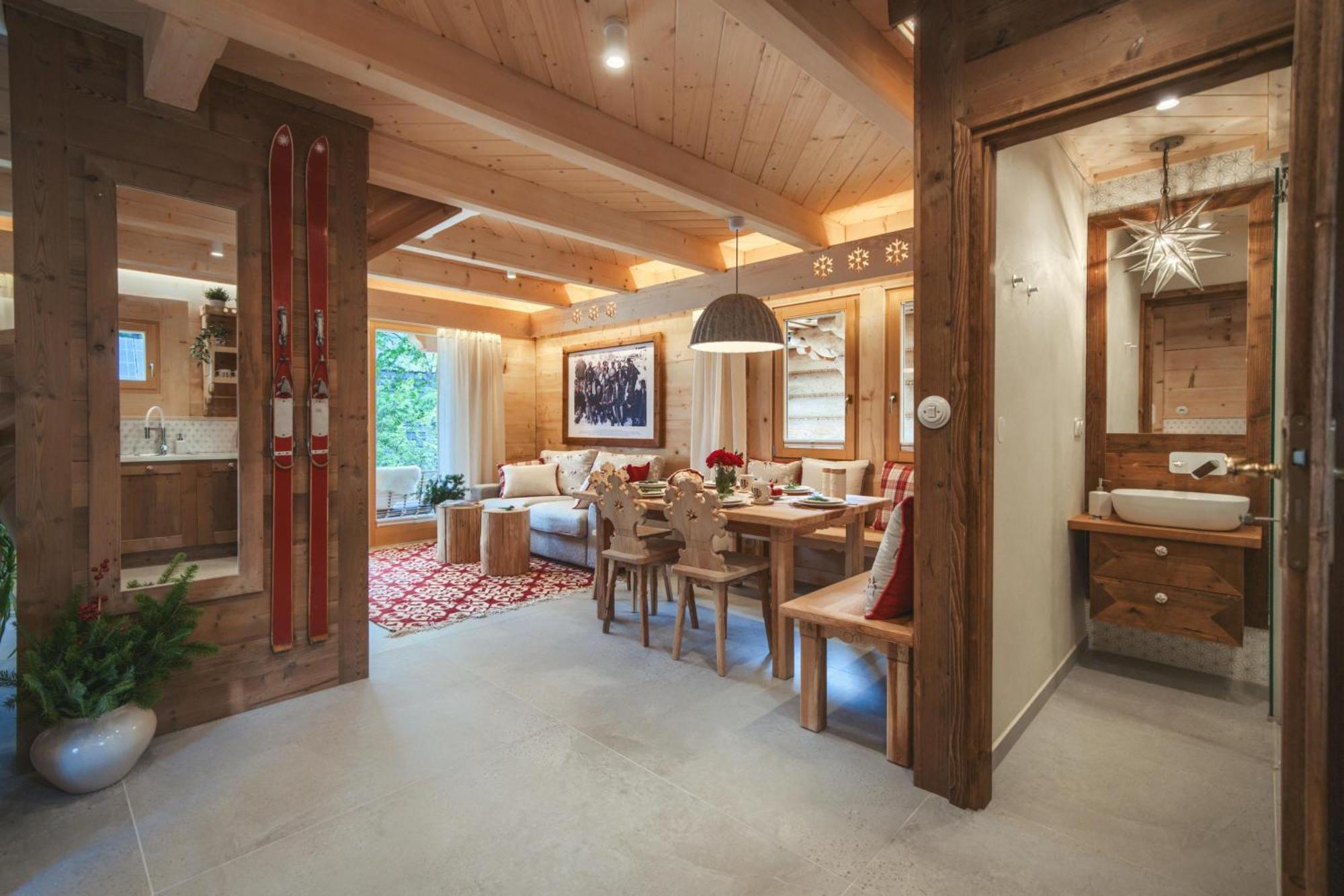Deluxe cottage a terrace mountain views