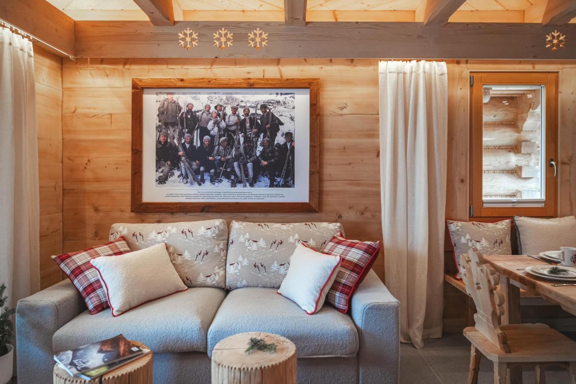 Deluxe cottage a terrace mountain views