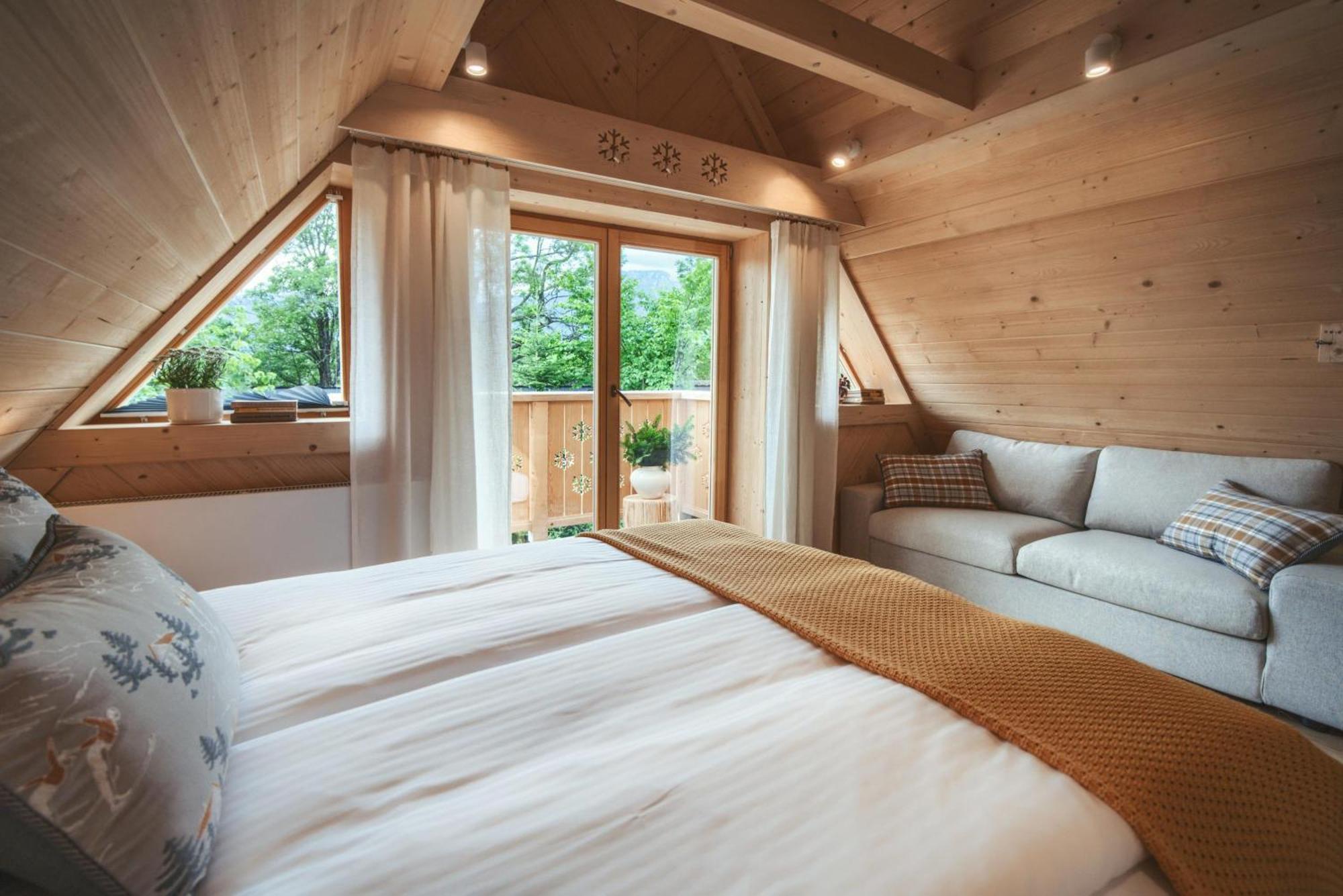 Deluxe cottage a terrace mountain views