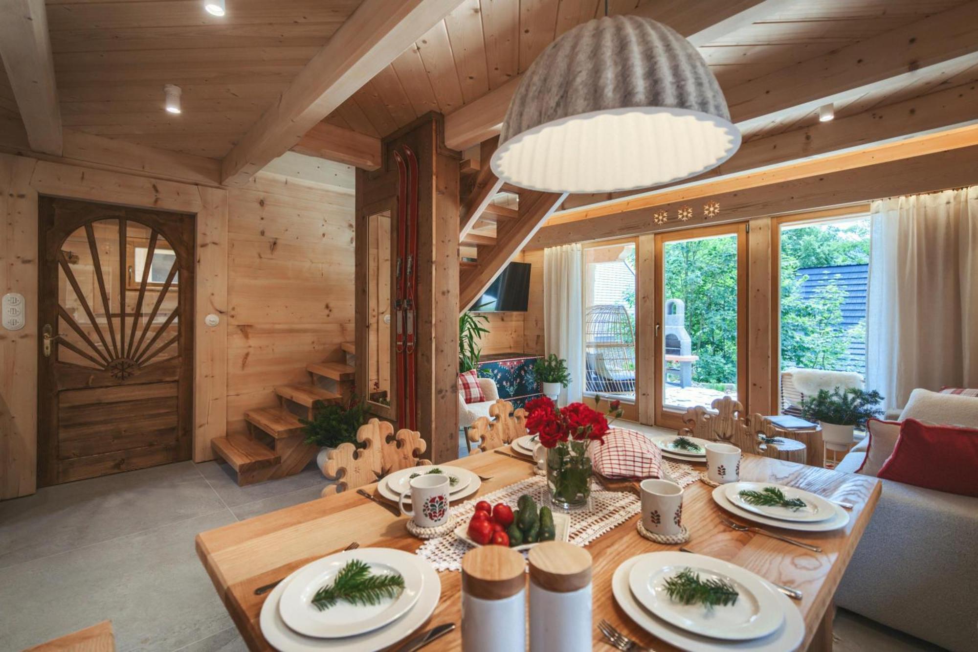 Deluxe cottage a terrace mountain views